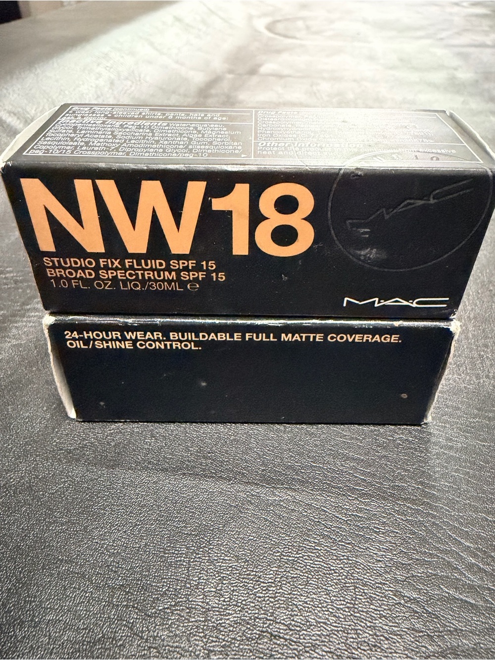 MAC Studio Fix Fluid NW18 Foundation